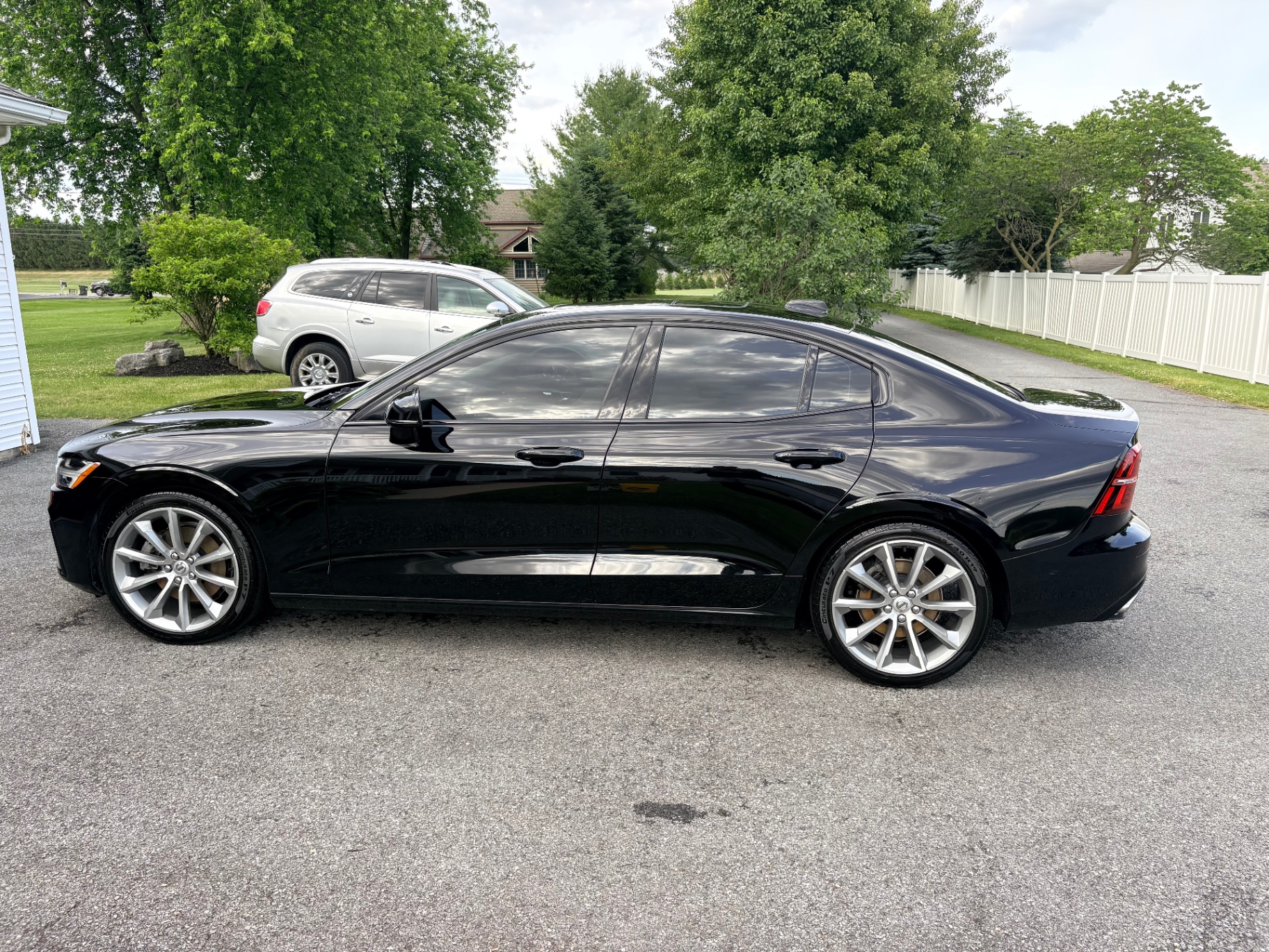 Detailed Volvo side profile